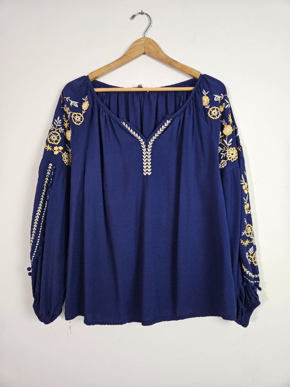 Solitaire Women's Top XL Navy Blue Floral Embroidered Boho Flowy
